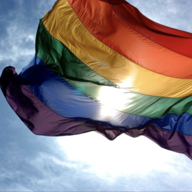 Xã Hội Nên Buông Lỏng Hay Kiểm Soát Tự Do LGBT? Phân Tích Toàn Diện Ưu Nhược Điểm Để Đưa Ra Lựa Chọn Tối Ưu
